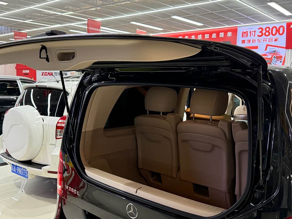 Mercedes-Benz V-class