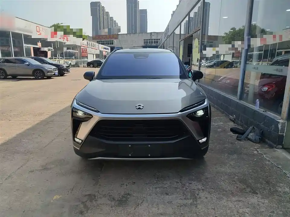 NIO ES8