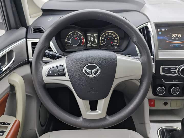 BAIC Huansu H3 2016 H3 F 1.5L МКПП Премиум