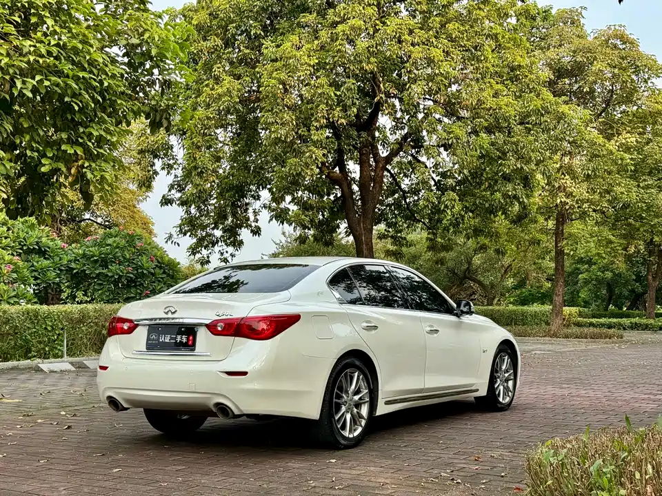 Infiniti Q50L