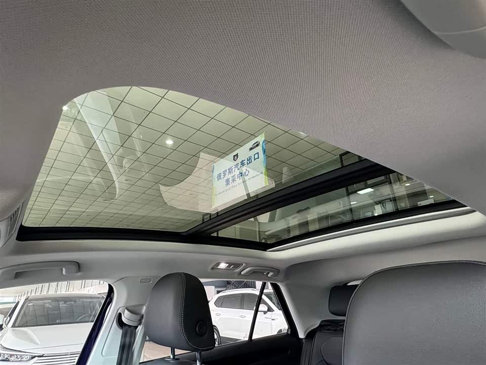 Volkswagen T-ROC exploring Songs