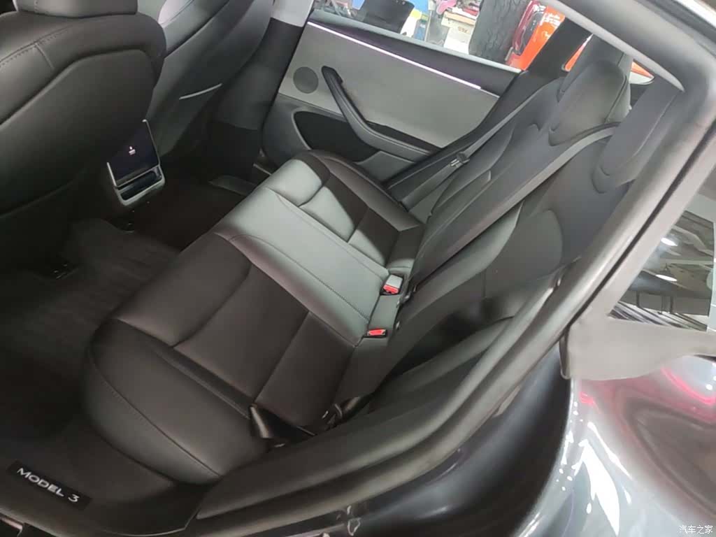 Tesla Model 3, 2025 17