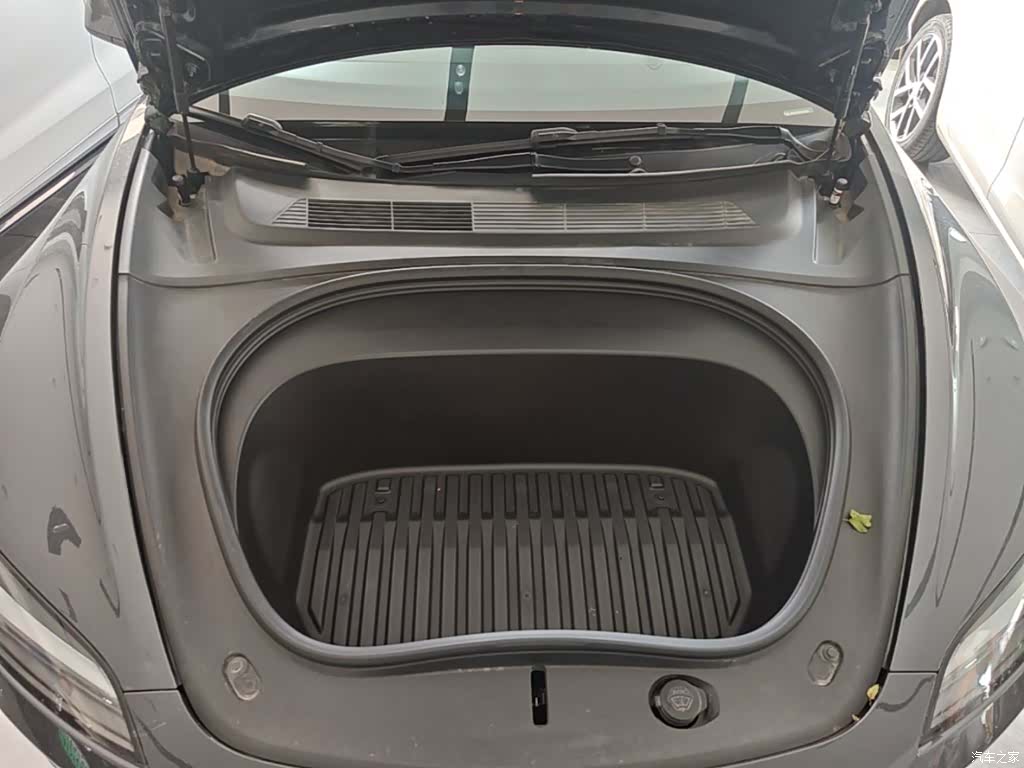 Tesla Model 3, 2025 20