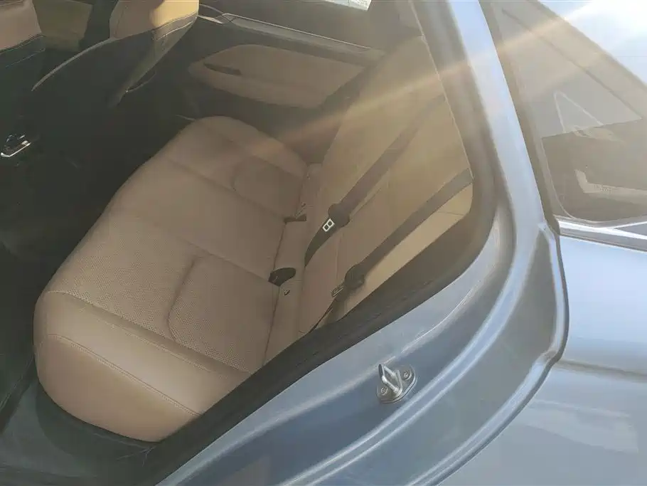 Geely Emgrand L HiP Geely Emgrand L HiP