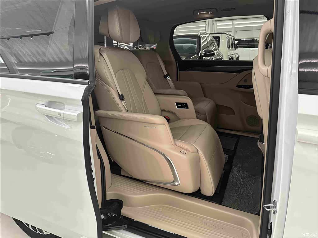 Buick GL8, 2025 13