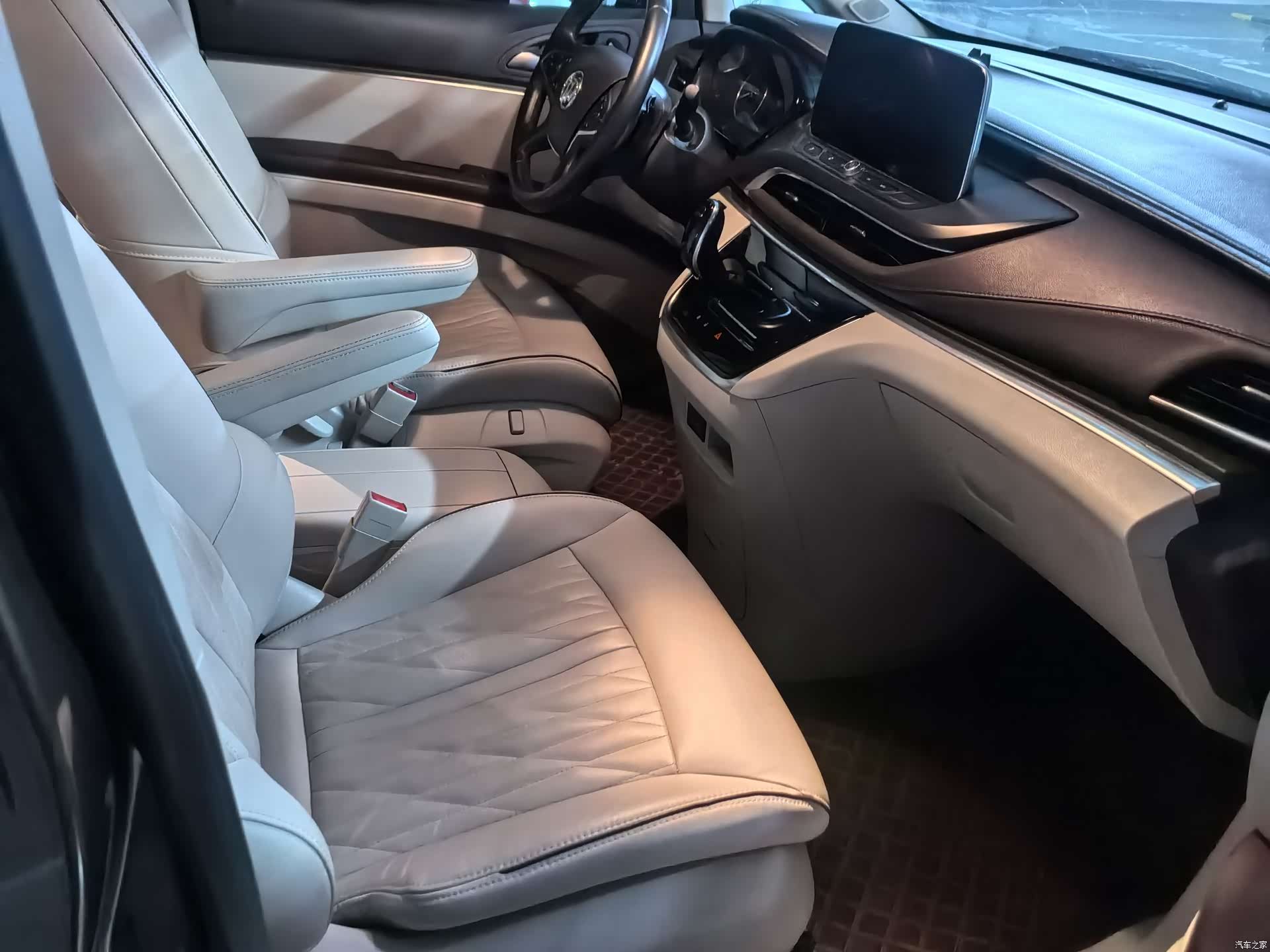 Buick GL8, 2022 8