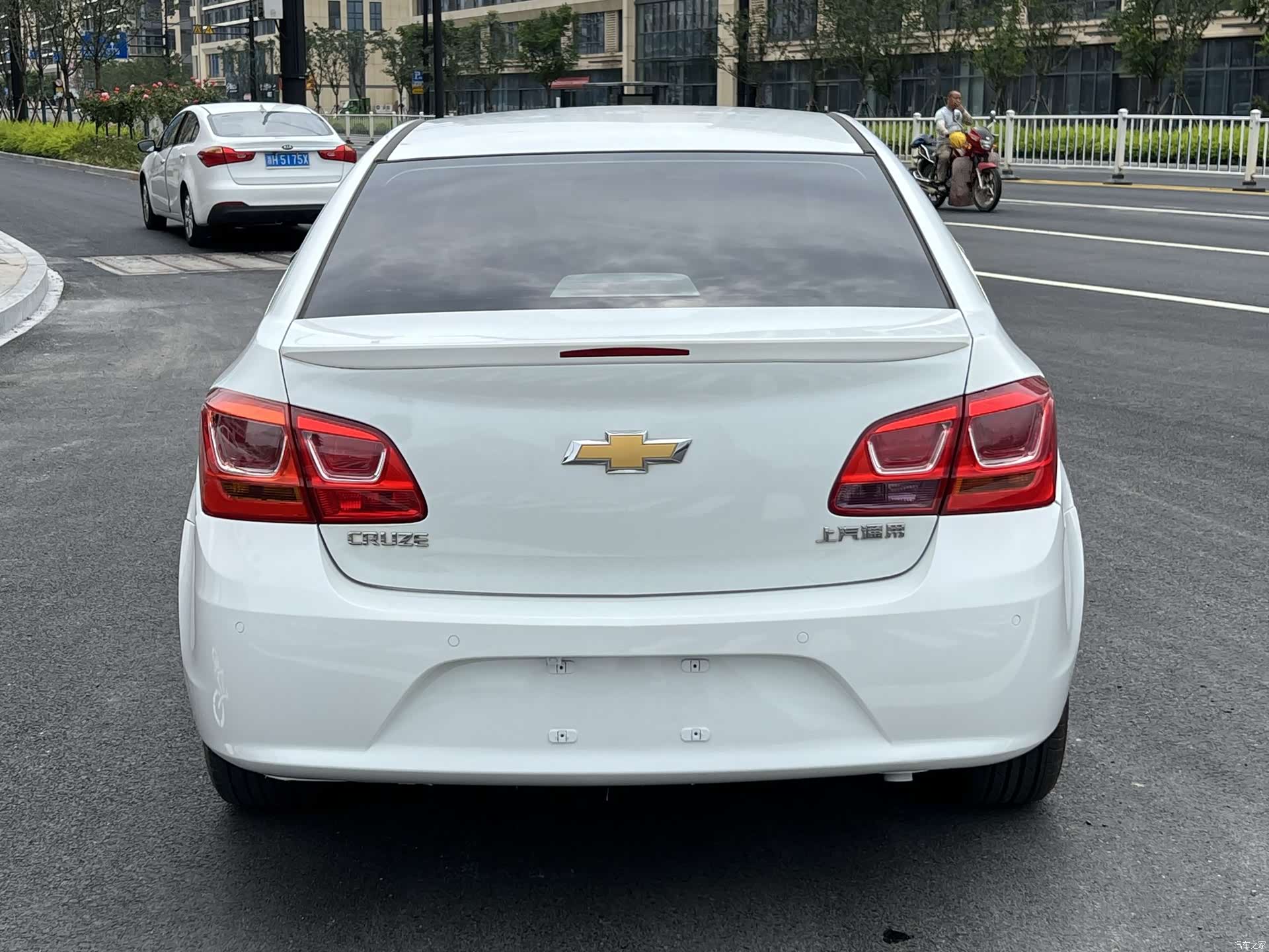 Chevrolet SE, 2016 все фото