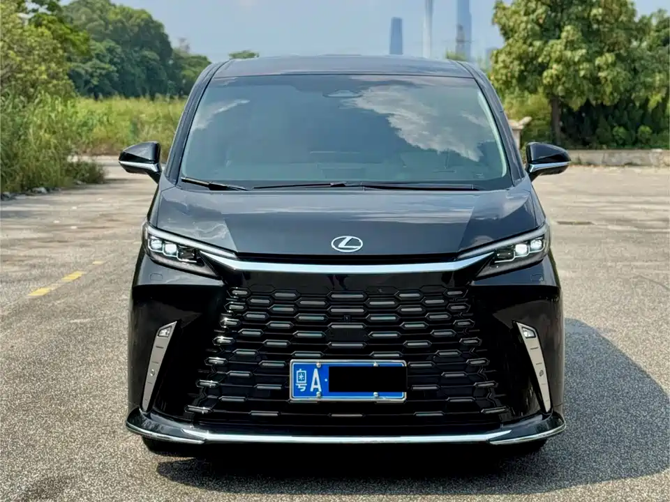 Lexus LM