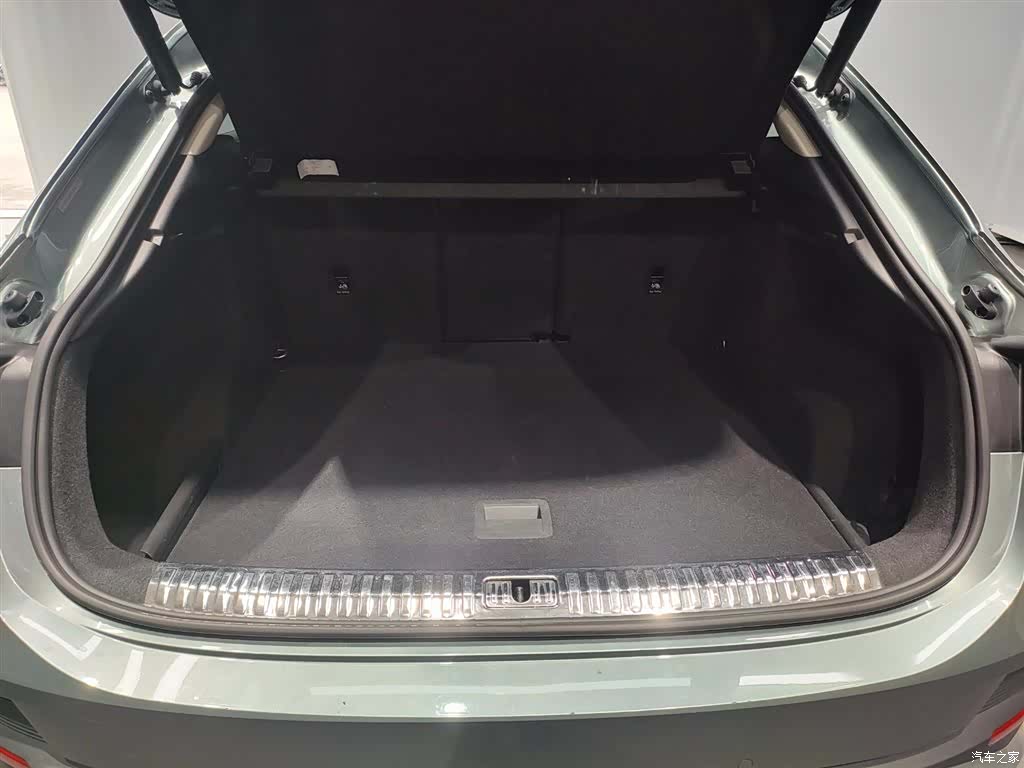 Audi Q3, 2021 9