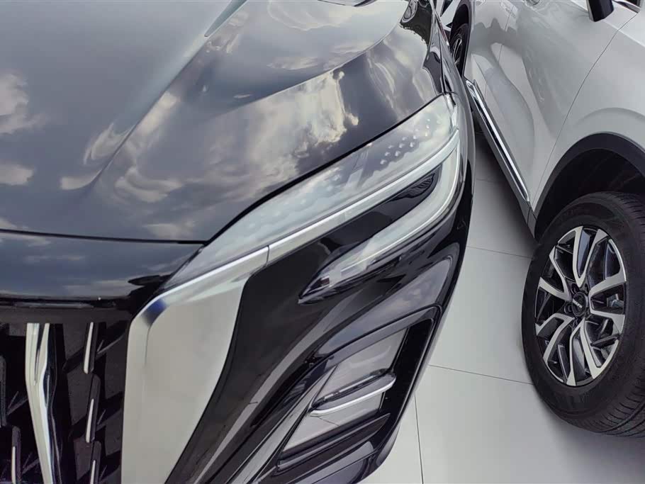 Hongqi HS3
