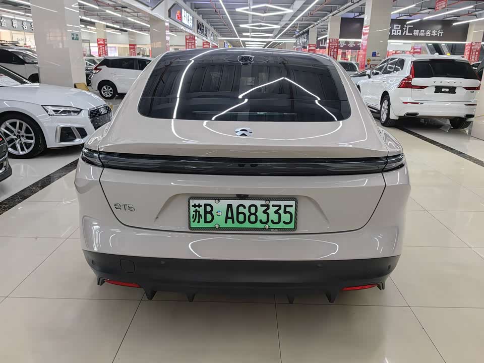 NIO ET5