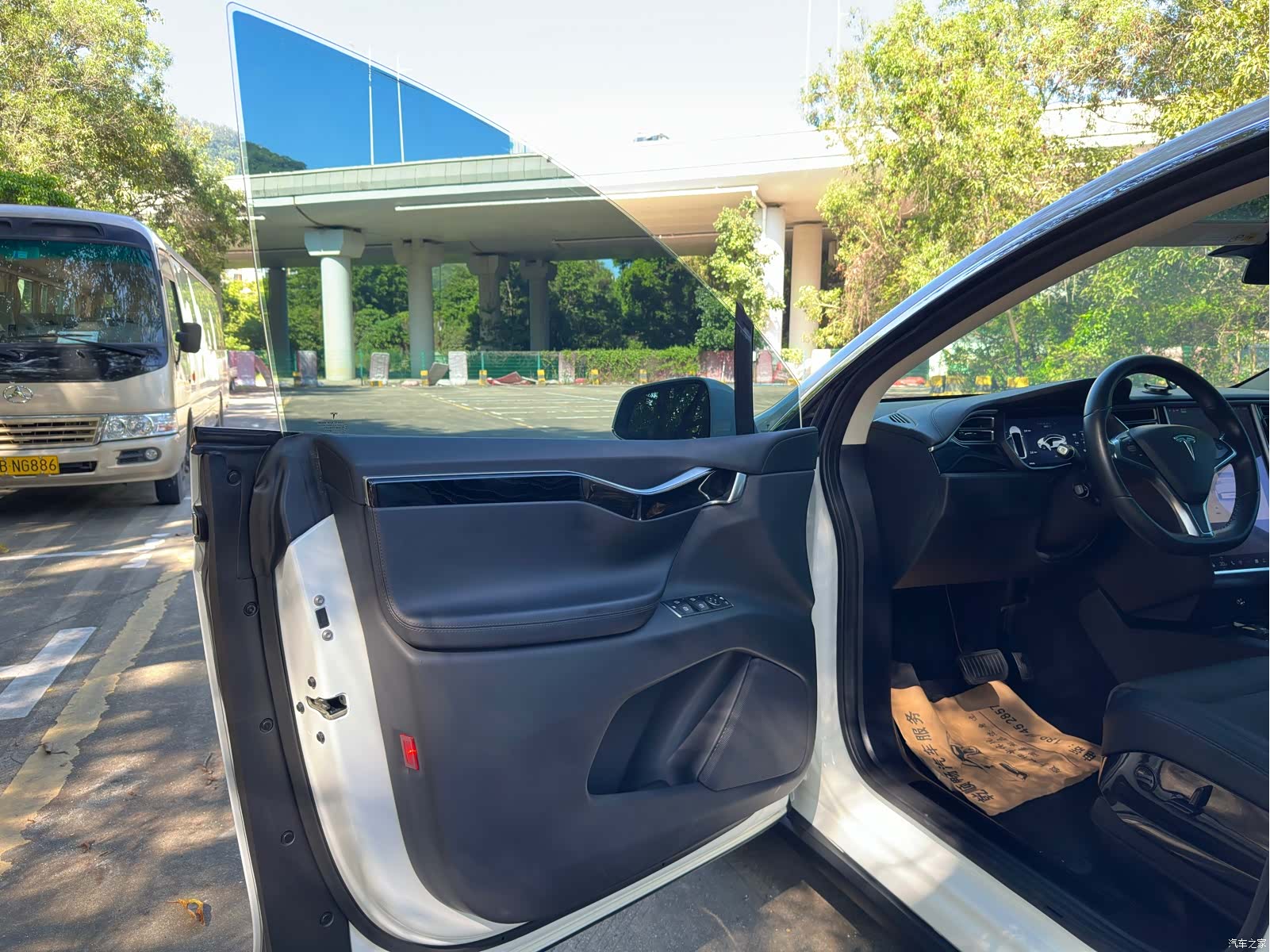 Tesla Model X, 2017 10