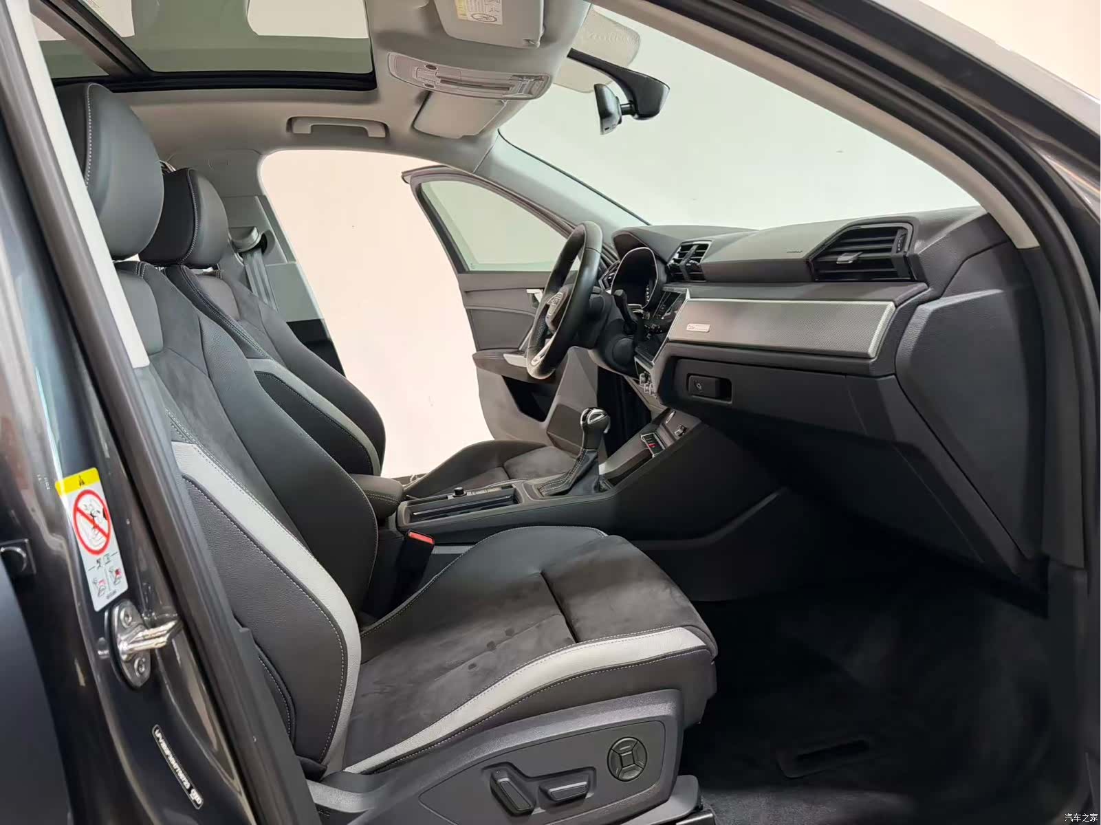 Audi Q3, 2023 10