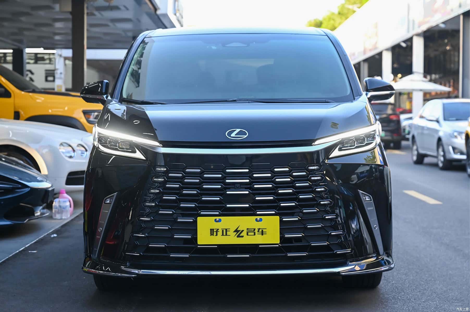 Lexus LM, 2024 4