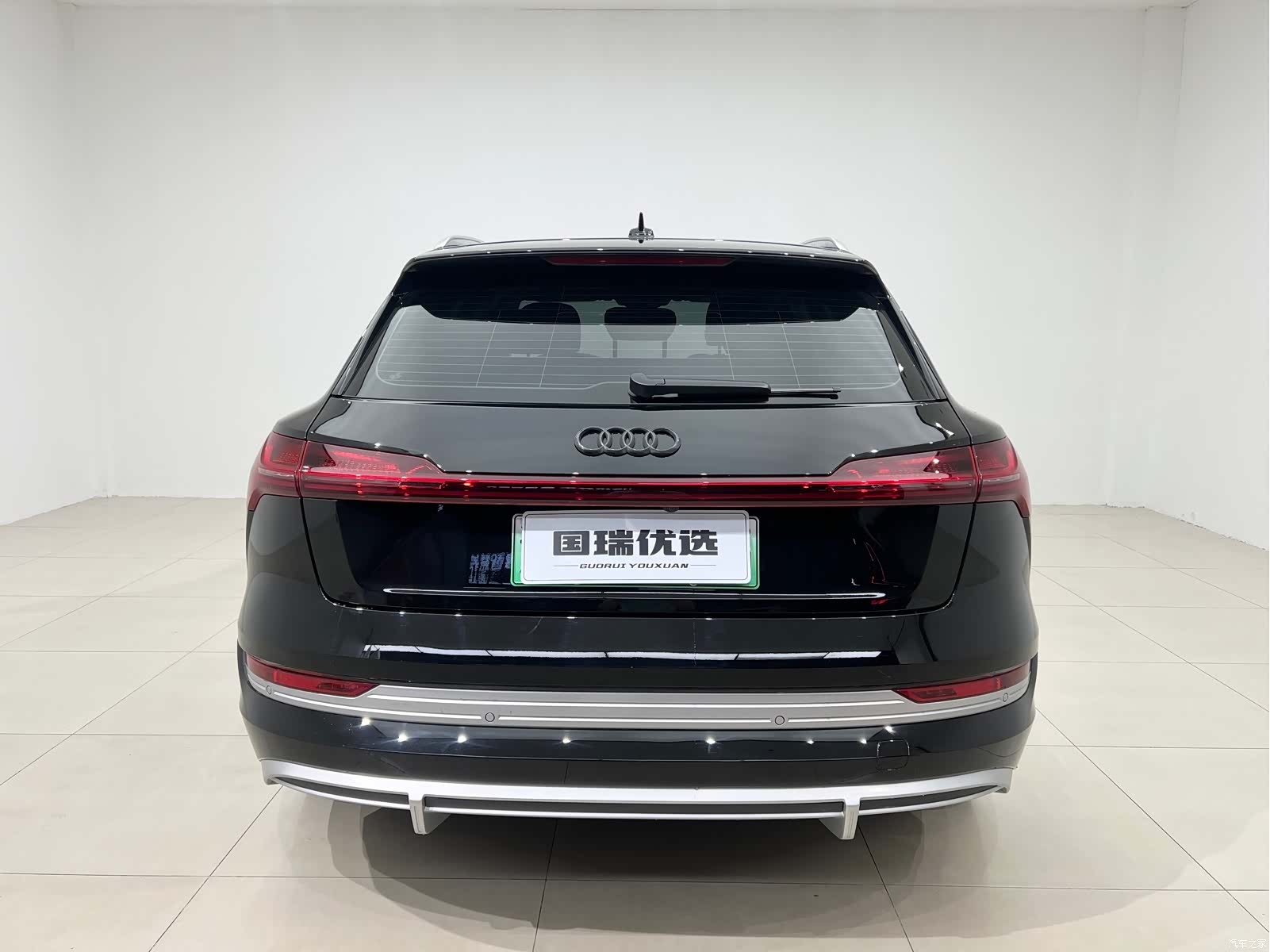 Audi e-tron, 2022 все фото