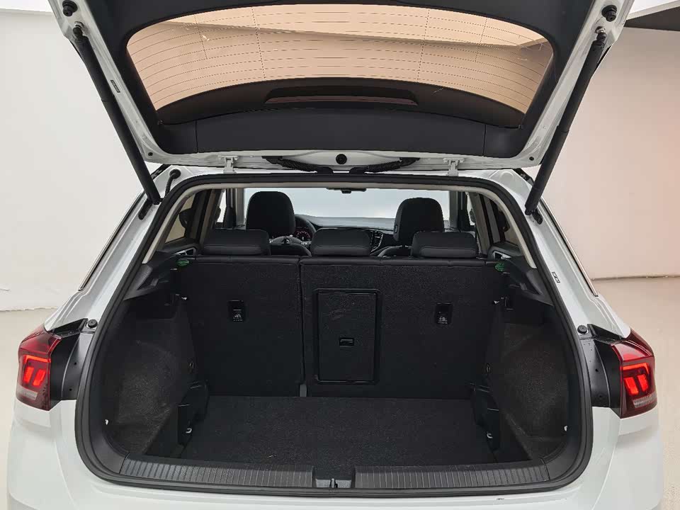 Volkswagen T-ROC exploring Songs