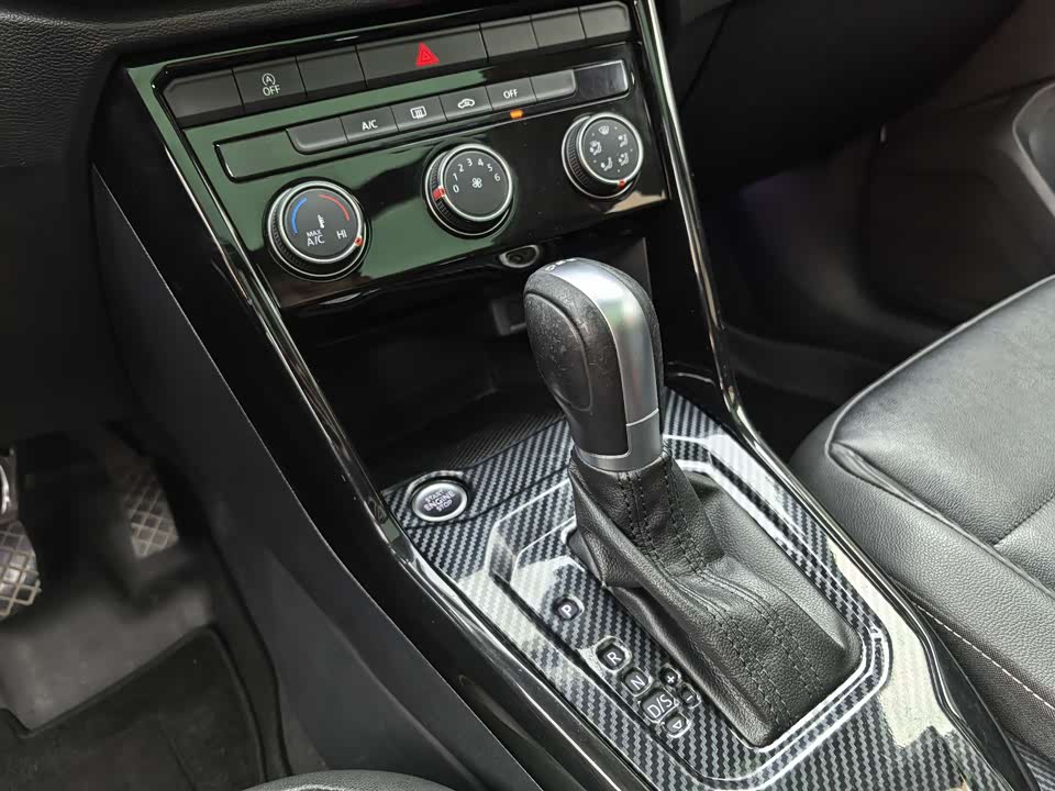 Volkswagen T-ROC exploring Songs