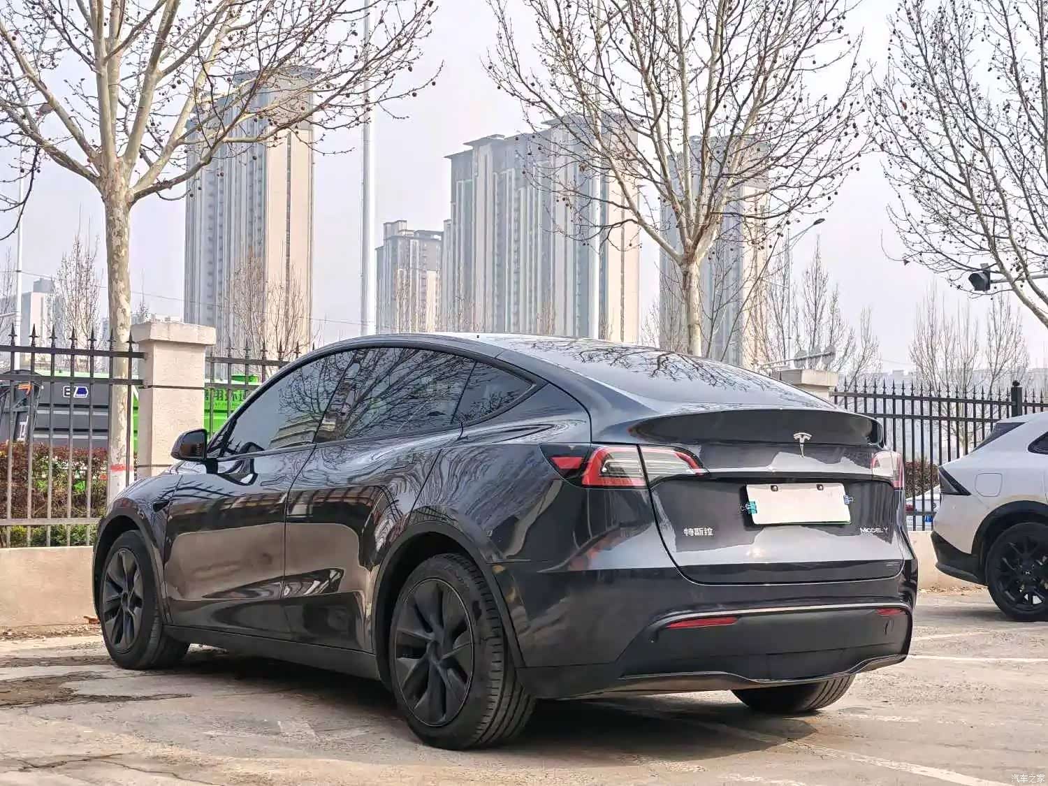 Tesla Model Y, 2024 9