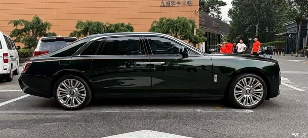 Rolls-Royce Ghost, 2022 все фото