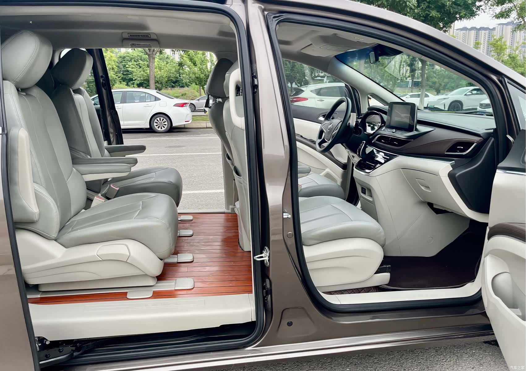 Buick GL8, 2022 10