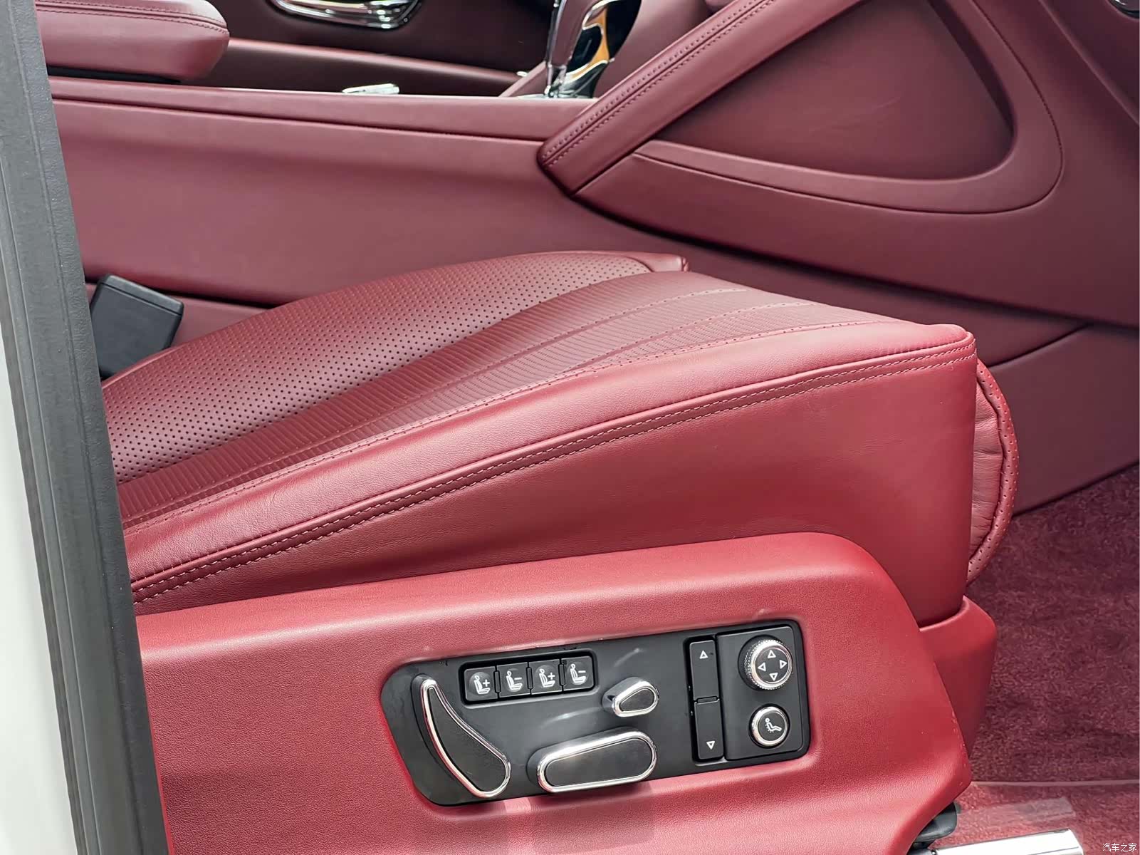Bentley Bentayga, 2021 19