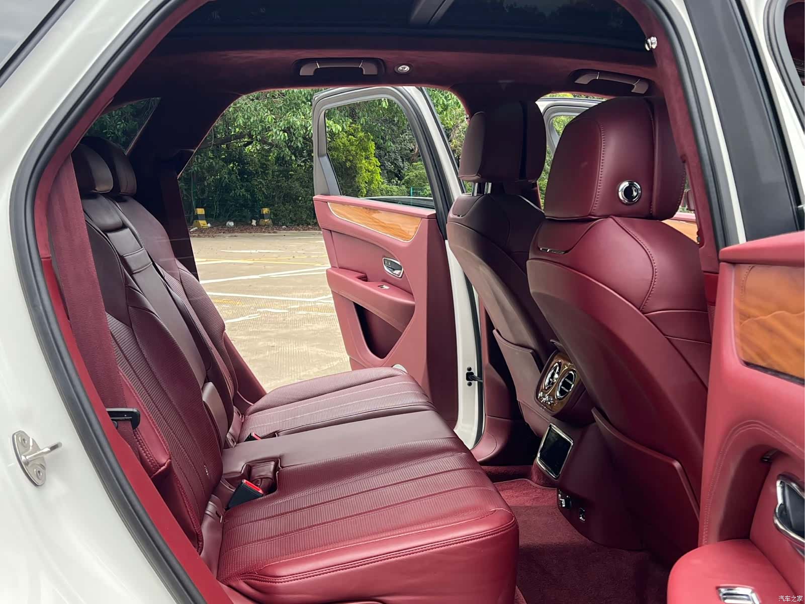 Bentley Bentayga, 2021 14