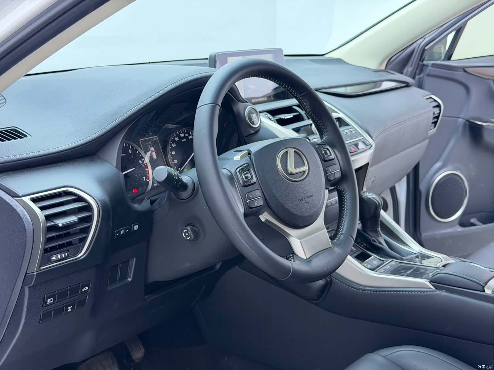 Lexus NX, 2021 10