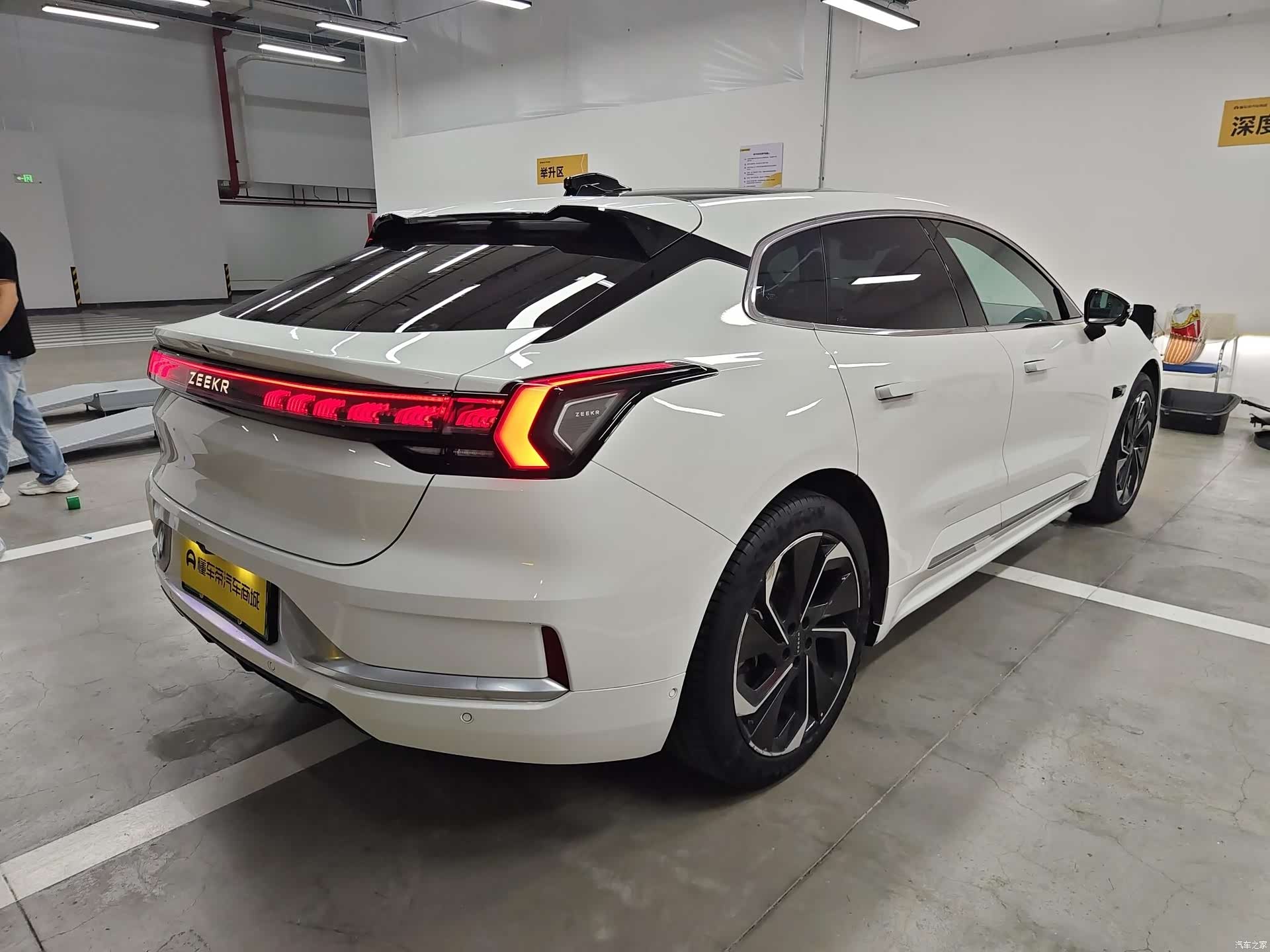 Zeekr 001, 2022 4