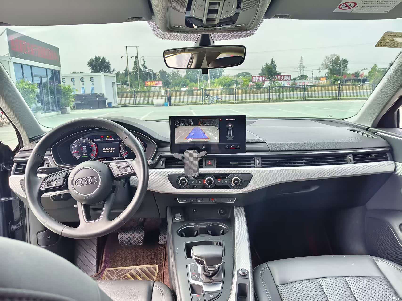 Audi A4L, 2021 все фото
