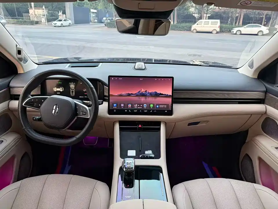 AITO Ask the world M7