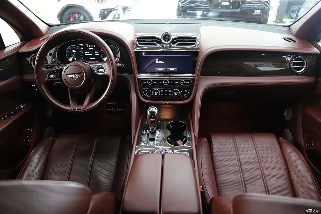 Bentley Bentayga, 2022 18