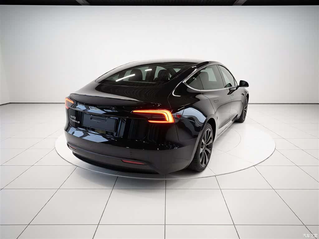 Tesla Model 3, 2026 4
