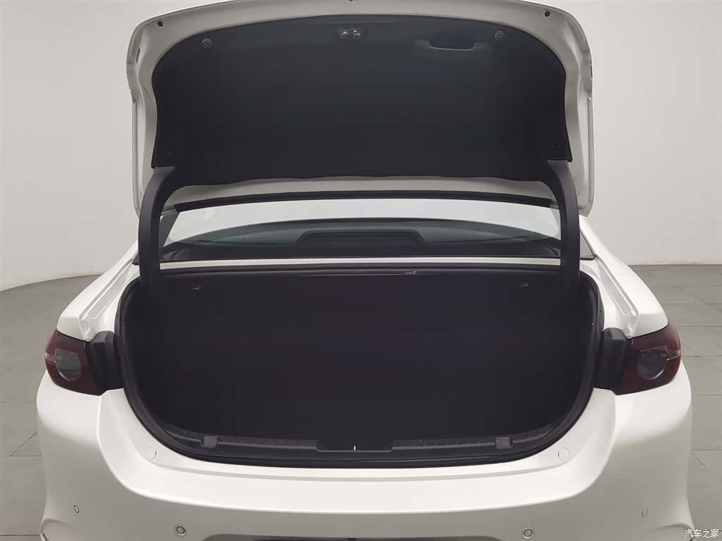 Mazda Mazda3, 2023 16