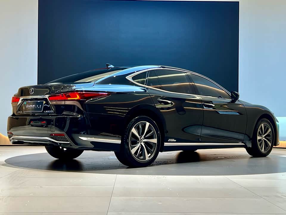 Lexus LS