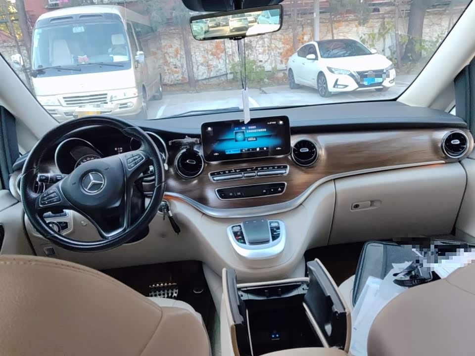 Mercedes-Benz V-class