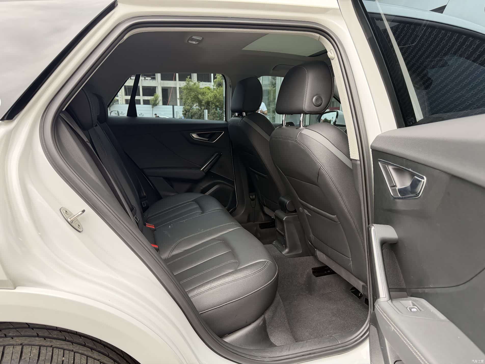 Audi Q2L, 2024 7
