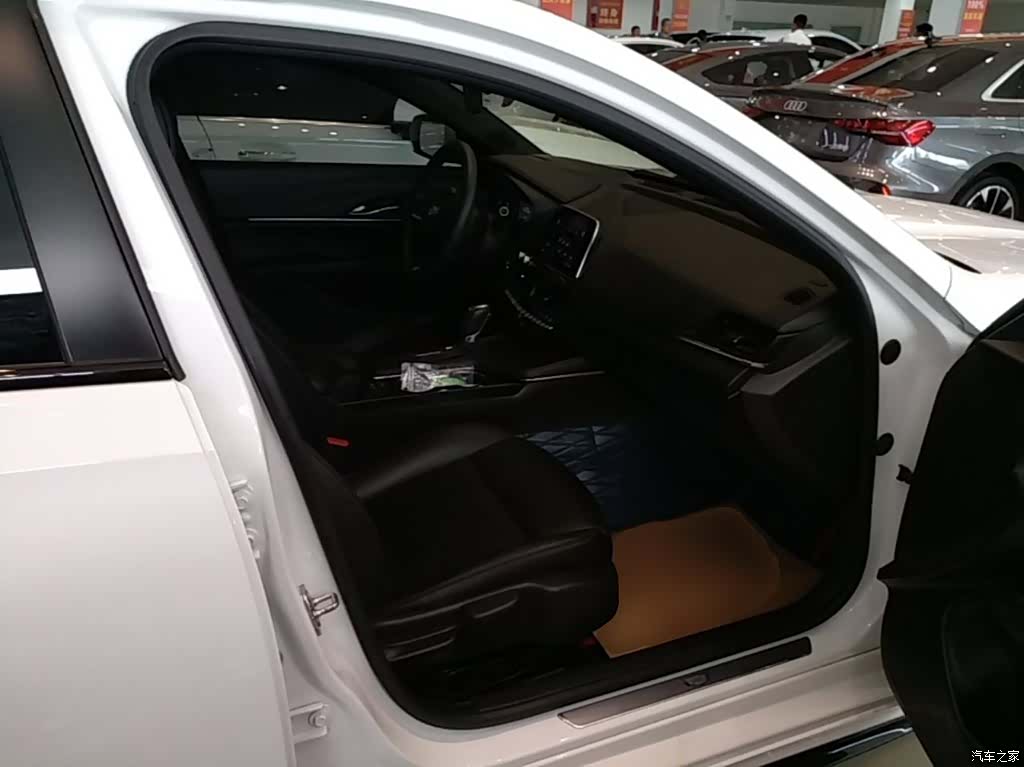 Cadillac CT4, 2023 25