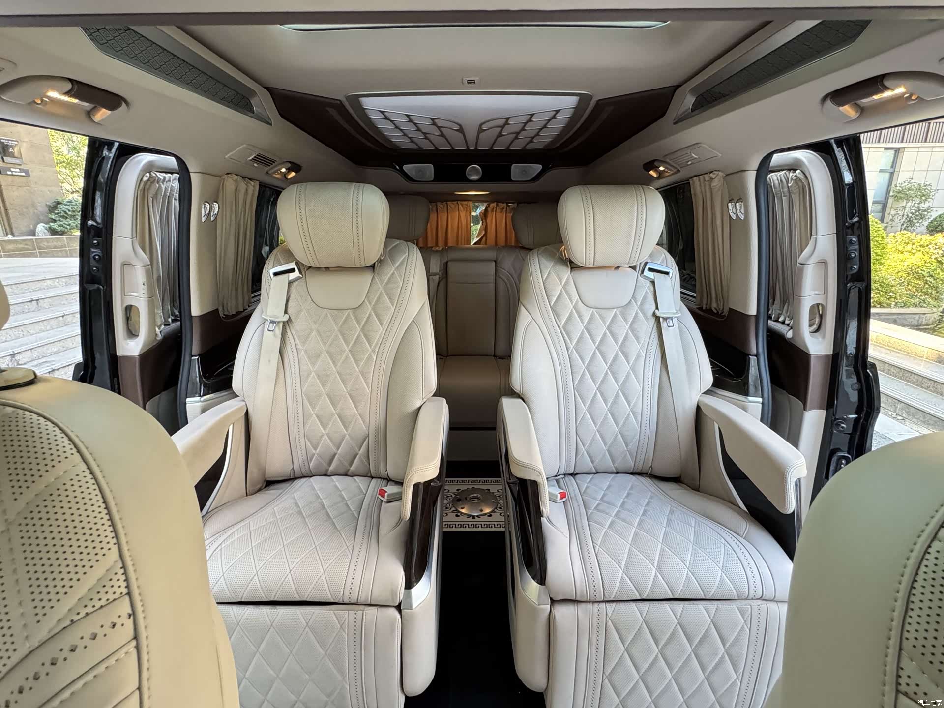 Mercedes-Benz 7, 2022 11