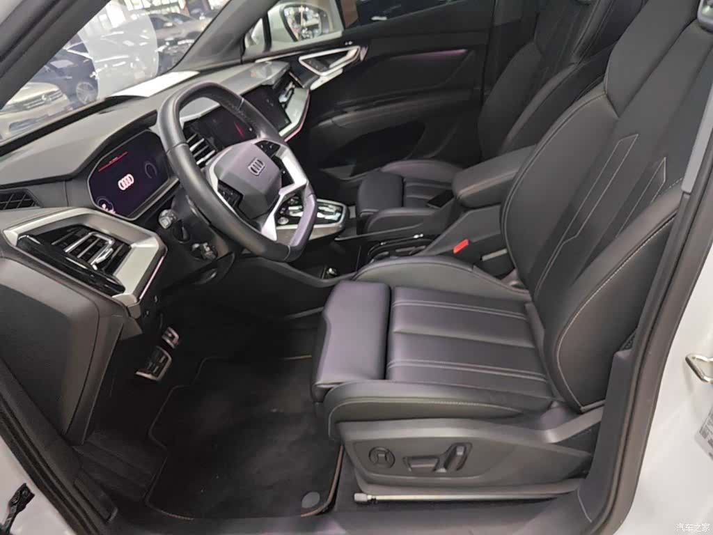 Audi Q4 e-tron, 2024 15