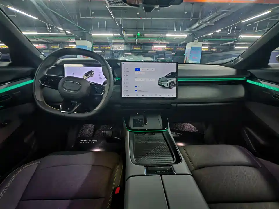 Lynk & Co 08 EM-P