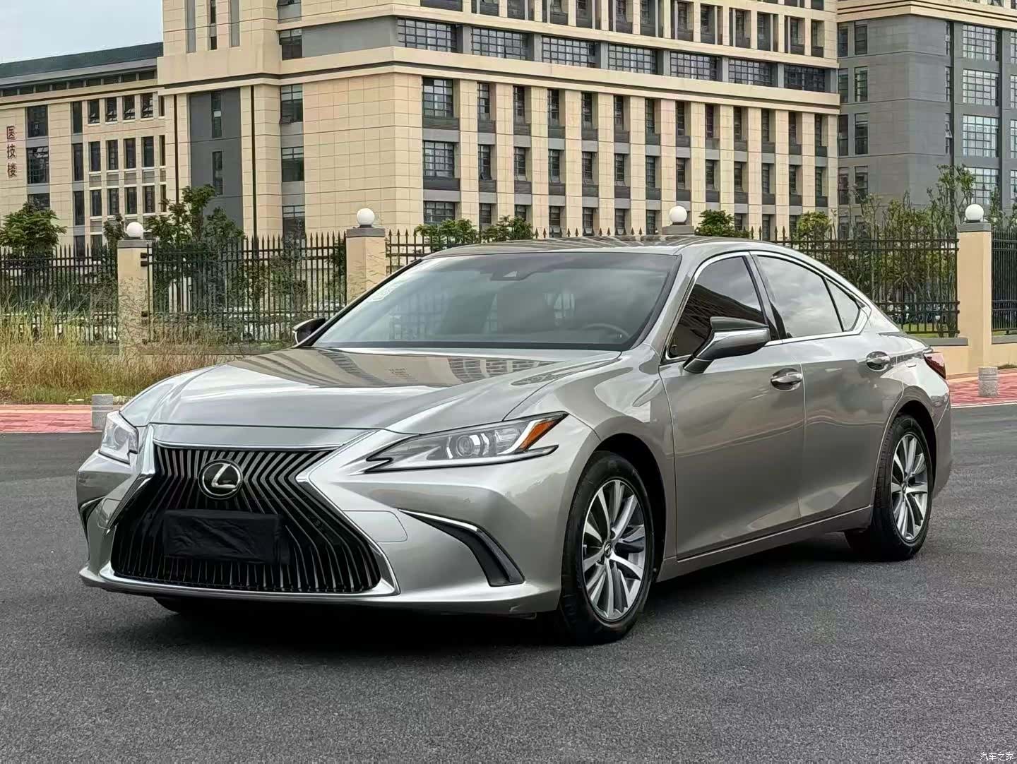 Lexus ES, 2018 1
