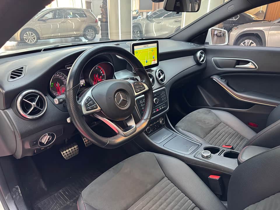 Mercedes-Benz CLA
