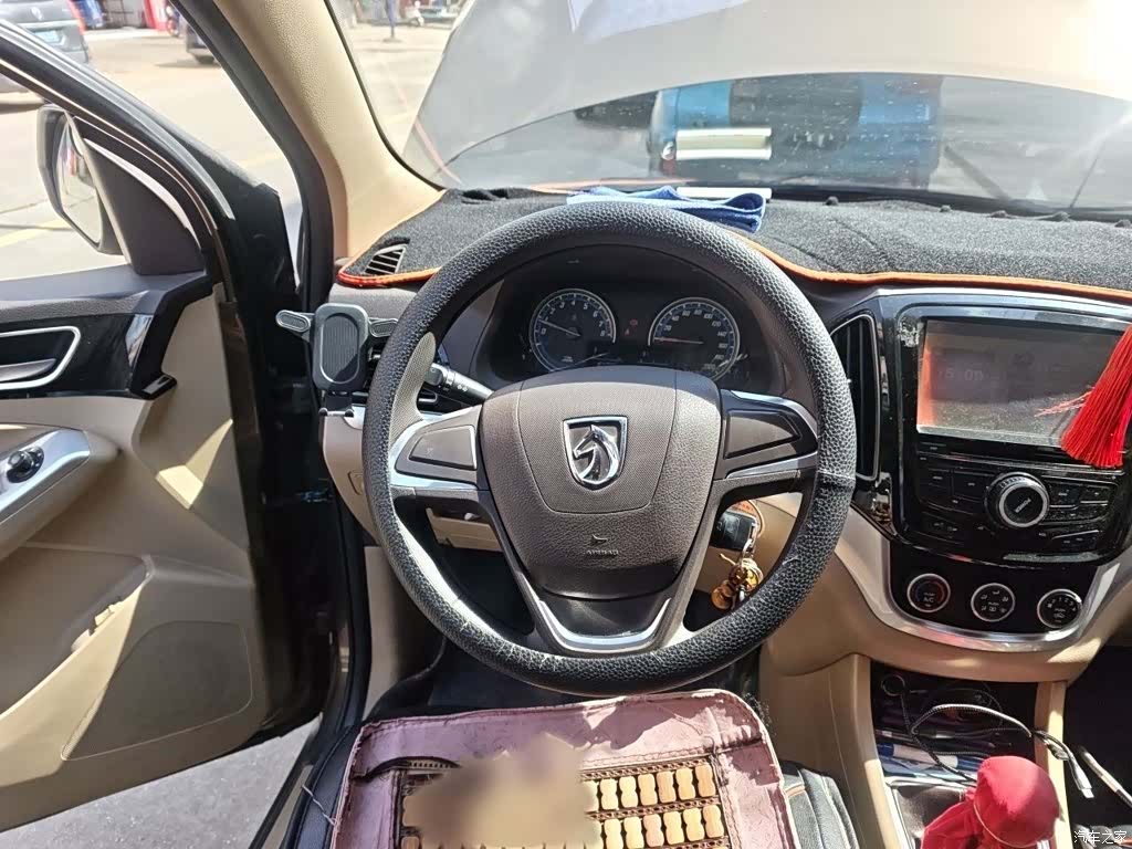 Wuling 730, 2015 3