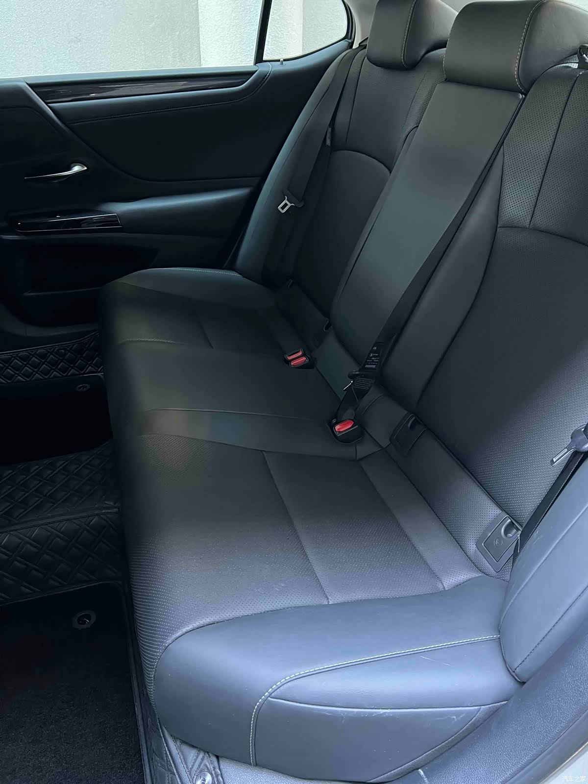 Lexus ES, 2023 14