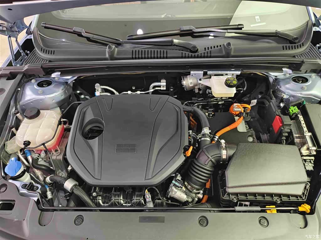 Geely Galaxy L6, 2025 16