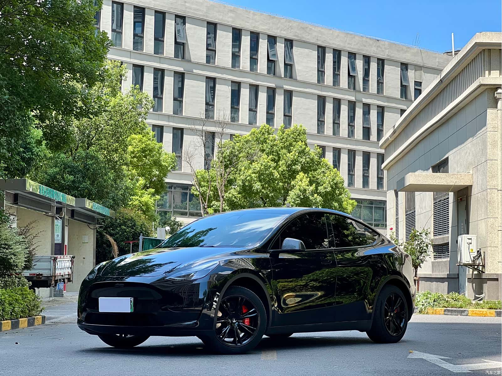 Tesla Model Y, 2023 1