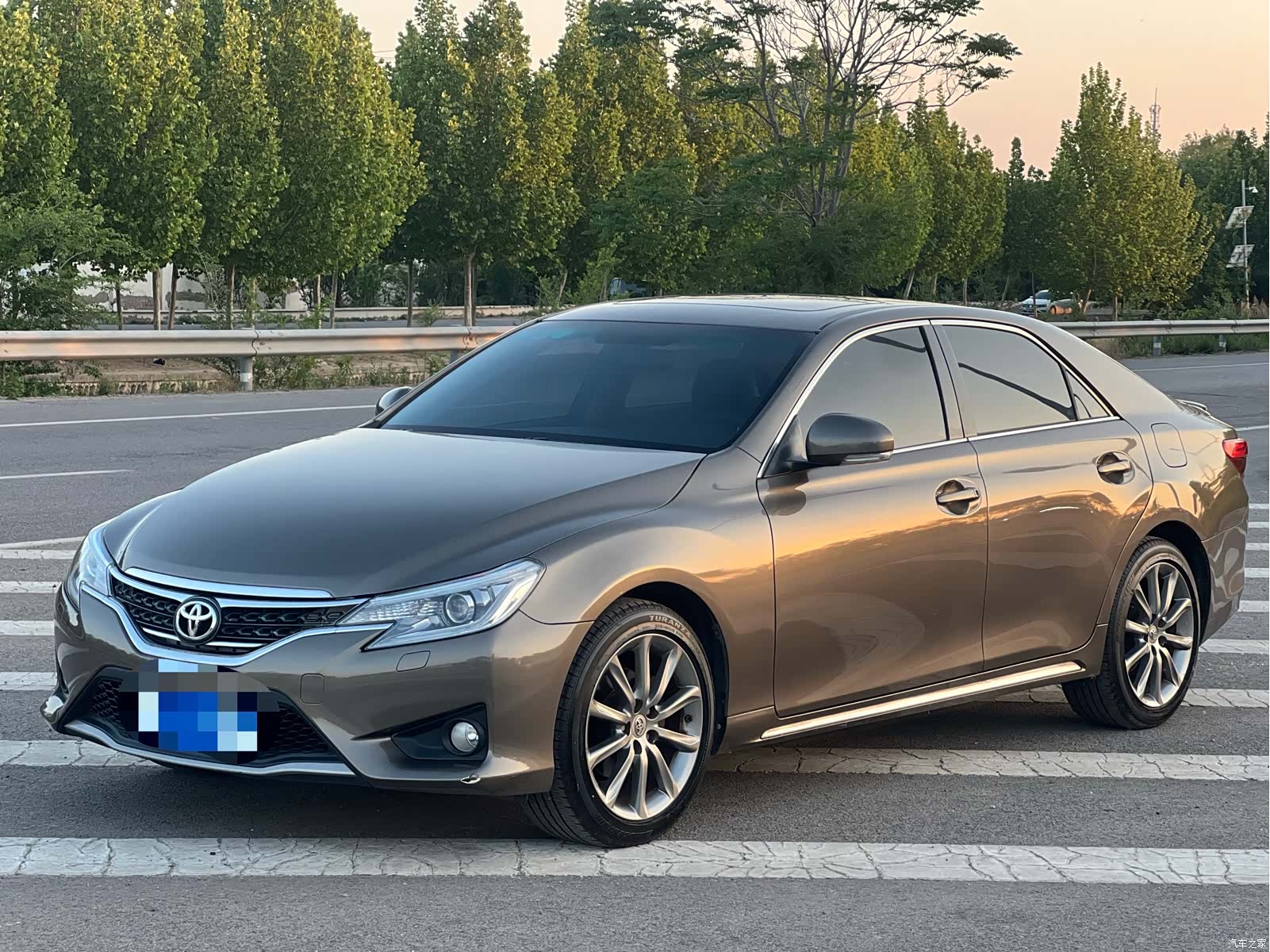 Toyota 2.5V, 2015 1