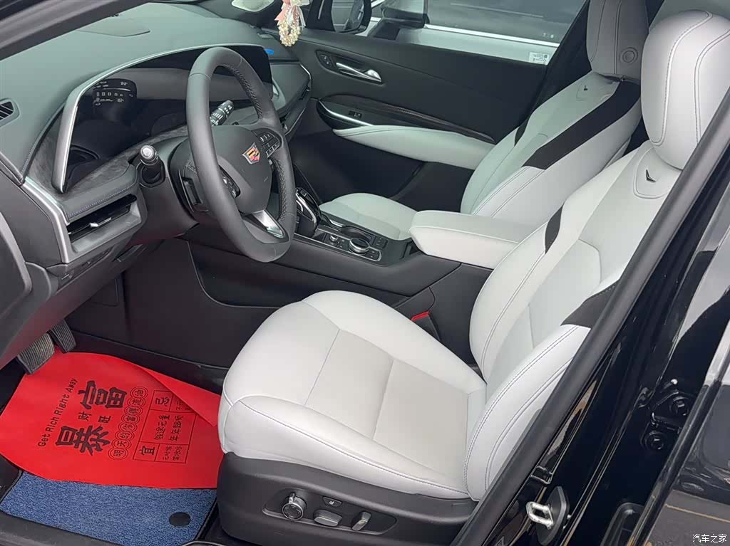 Cadillac XT4, 2025 6