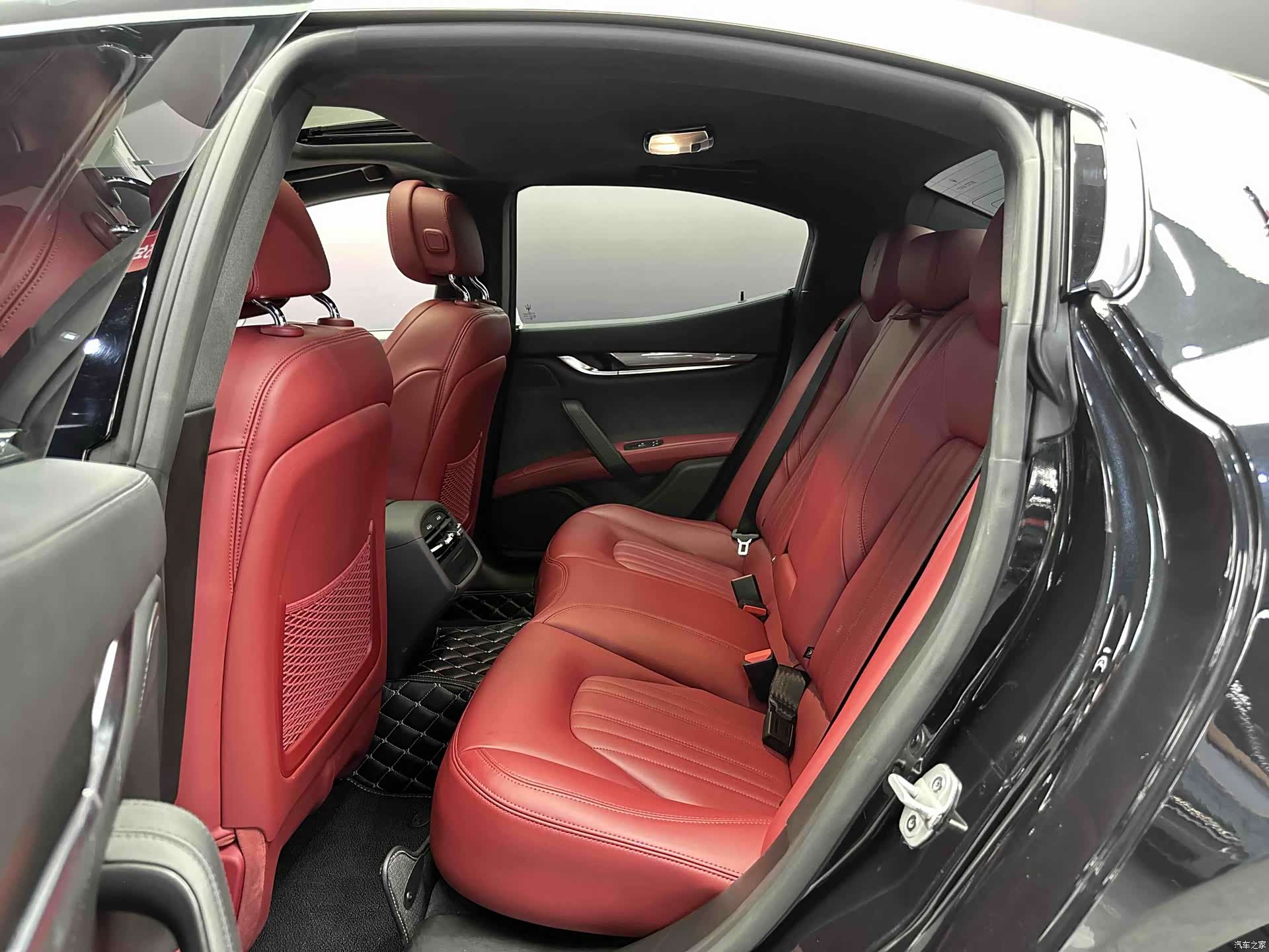 Maserati Ghibli, 2022 9