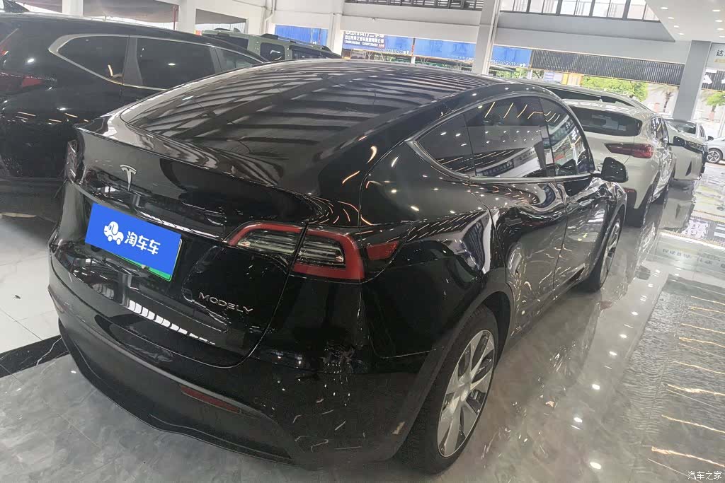 Tesla Model Y, 2021 3